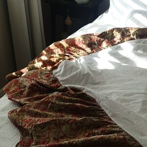 Elegant Floral Bed Skirt